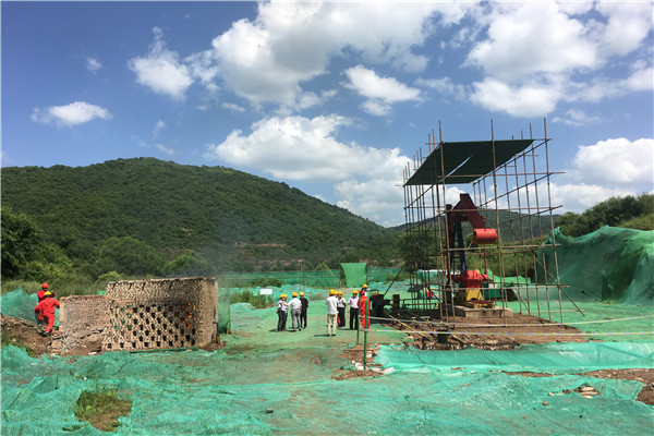 市能源公司会同省煤田地质公司赴黄陇侏罗纪煤田转角勘查区实地考察煤层气参数井